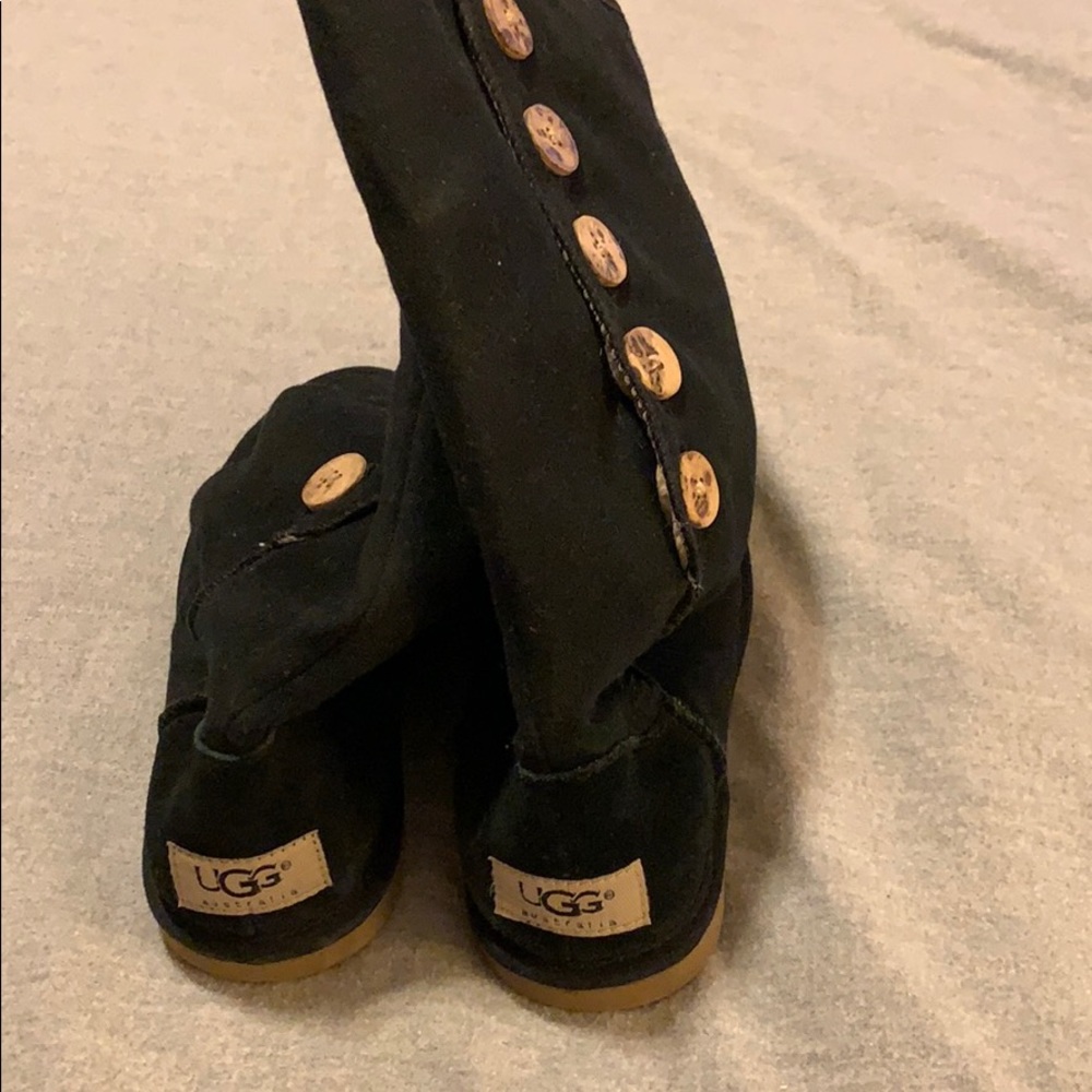 Ugg - Picture 2 of 4
